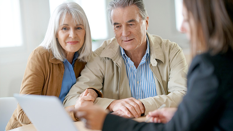 senior couple discussing getting a life settlement broker